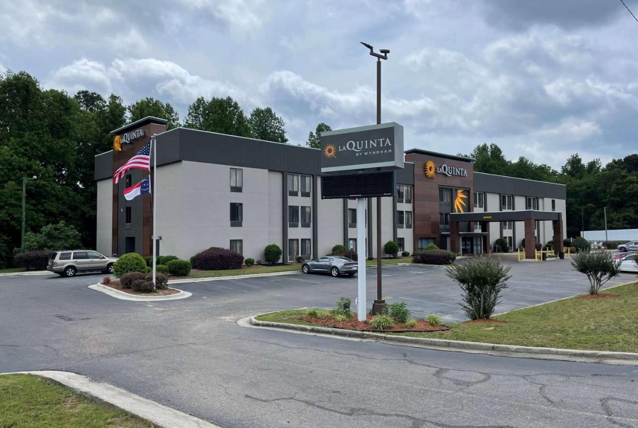 La Quinta Inn & Suites By Wyndham Fayetteville I-95 Exterior foto