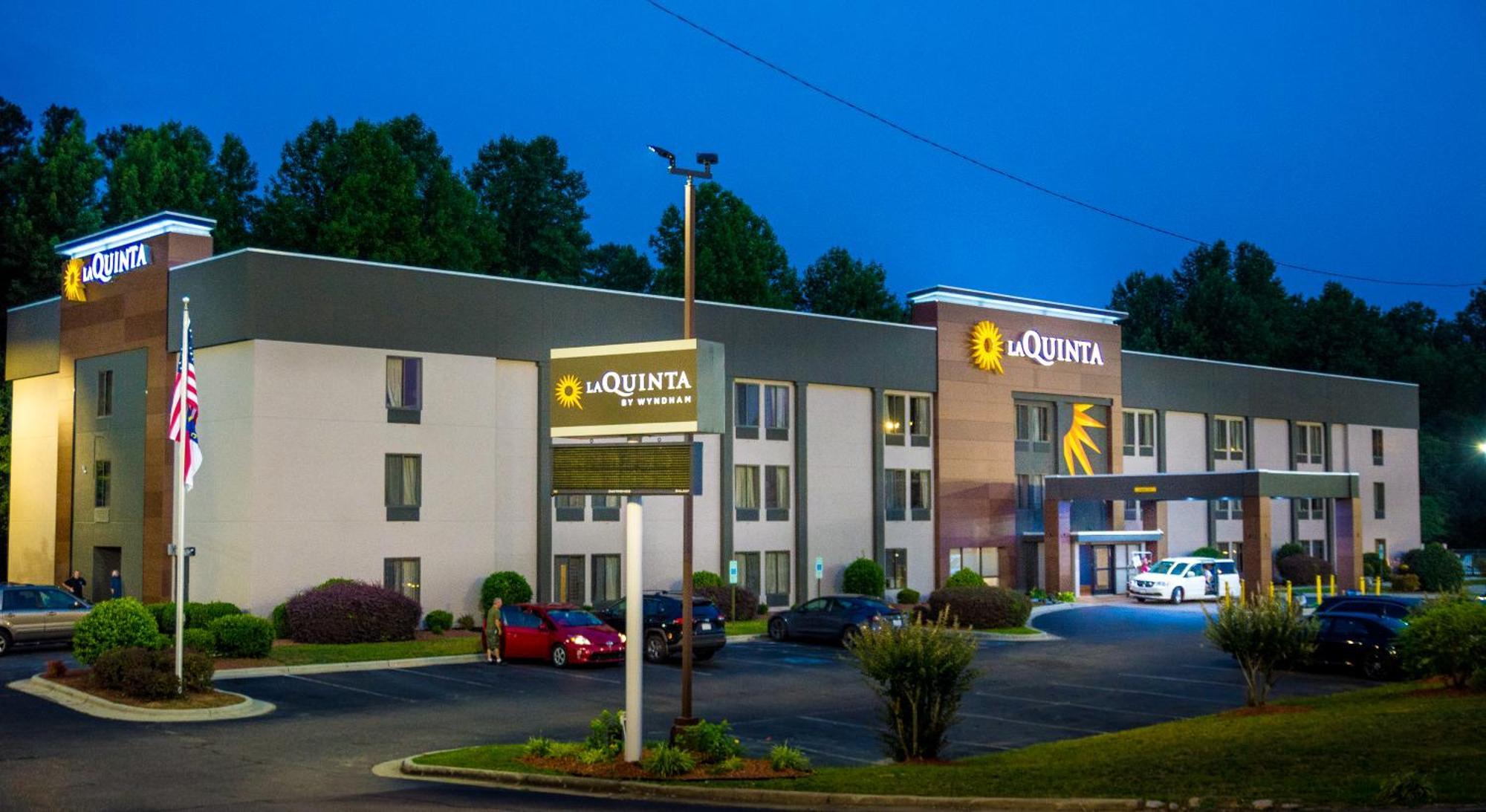 La Quinta Inn & Suites By Wyndham Fayetteville I-95 Exterior foto