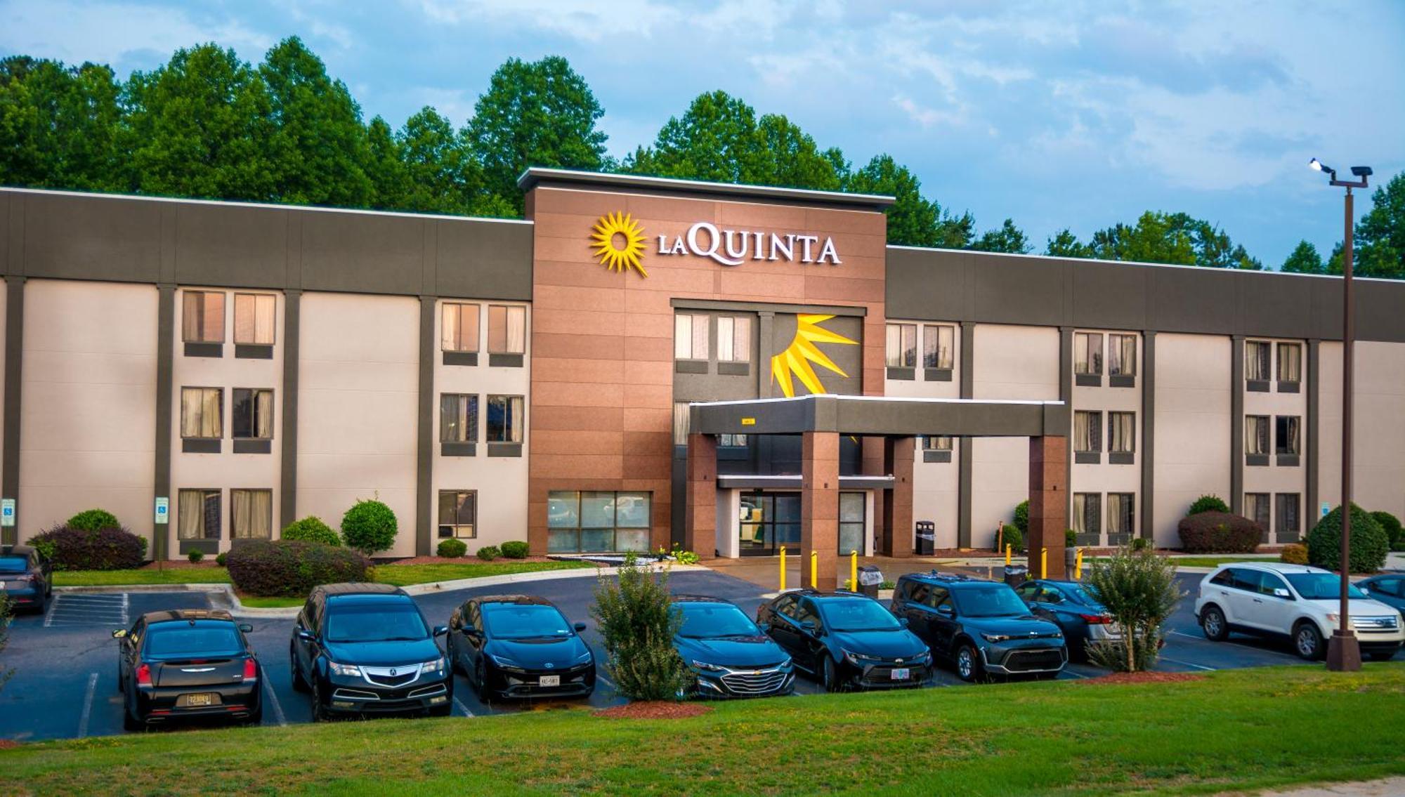 La Quinta Inn & Suites By Wyndham Fayetteville I-95 Exterior foto