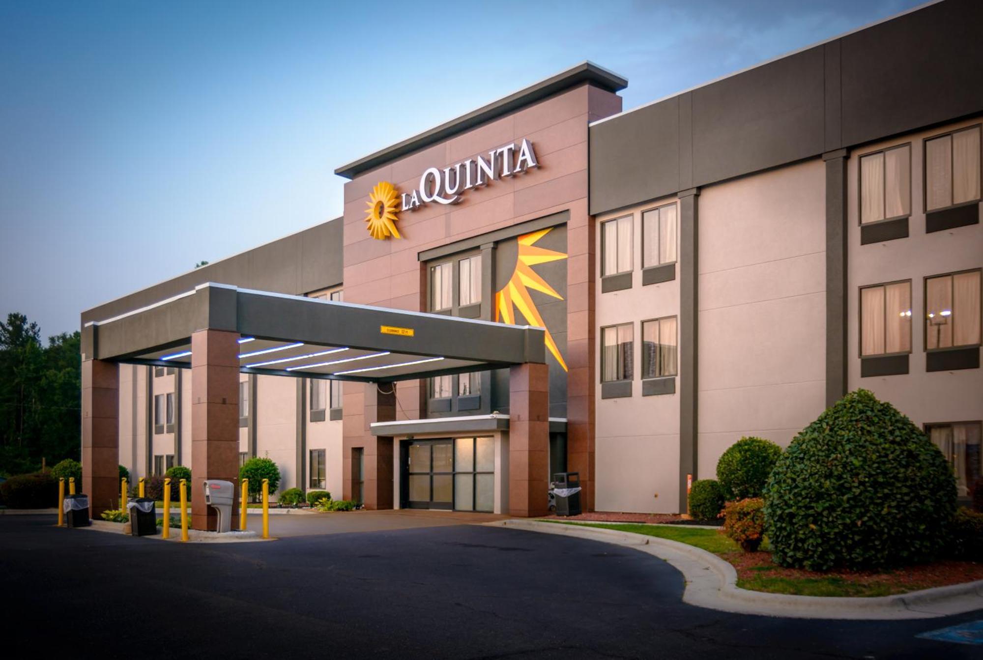 La Quinta Inn & Suites By Wyndham Fayetteville I-95 Exterior foto